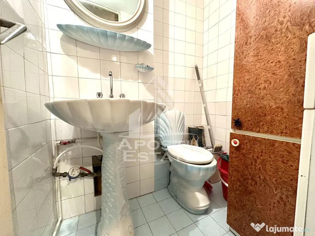 Apartament 3 camere, decomandat, etaj 2, zona Sagului 