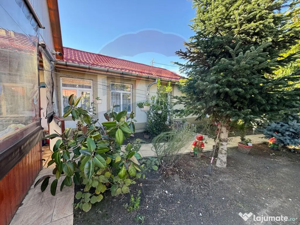 Casă / Vilă cu 6 camere de vânzare în zona Sud 