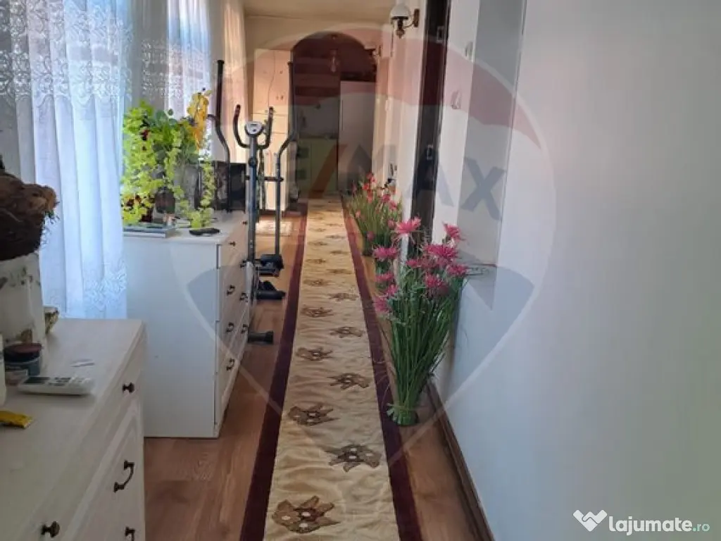 Casă / Vilă cu 6 camere de vânzare în zona Sud 