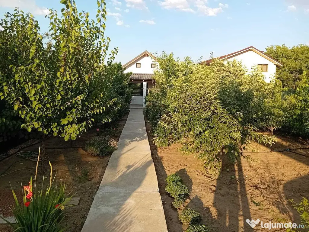 Casă modernă, construită în 2022, de vânzare în Gal...