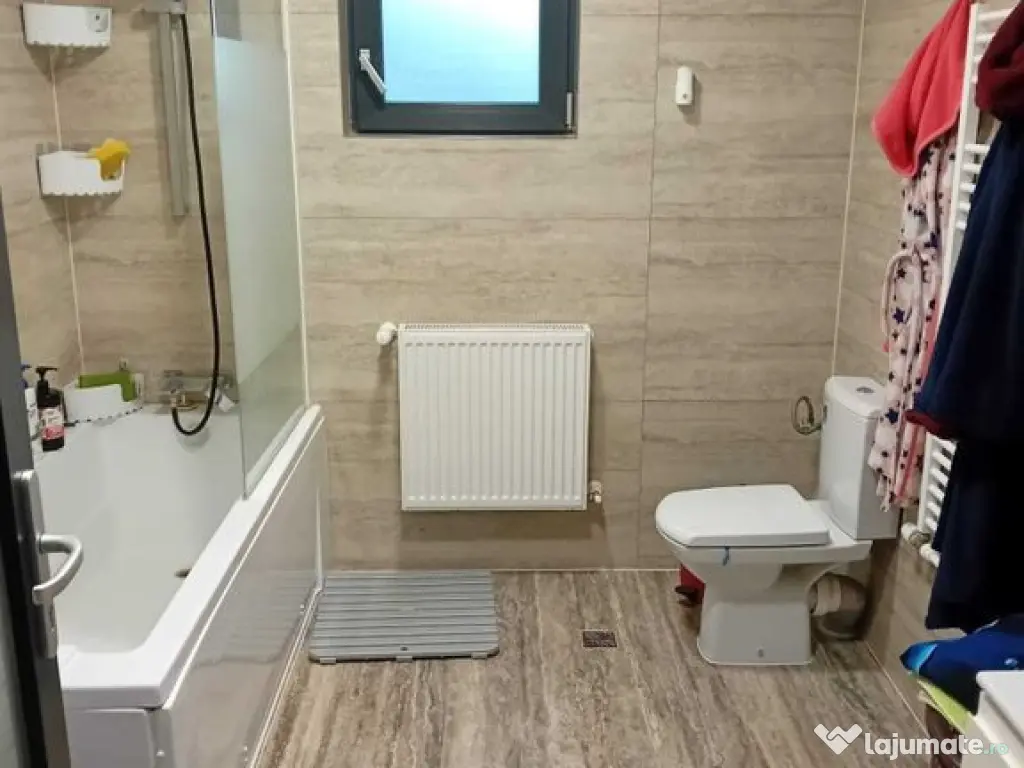 Casă modernă, construită în 2022, de vânzare în Gal...