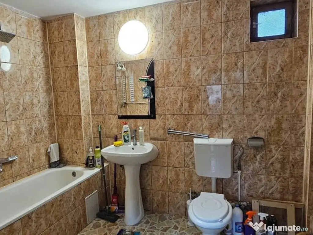 Casa centrala, recent reconsolidata – Strada Traian, Ga... 