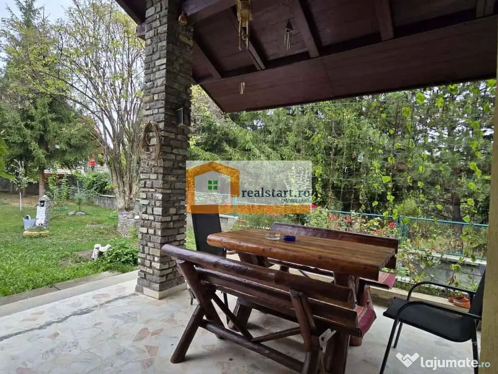 Vedere padure, panouri solare si fotovoltaice, pompa de c... 