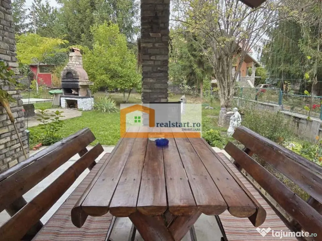 Vedere padure, panouri solare si fotovoltaice, pompa de c... 