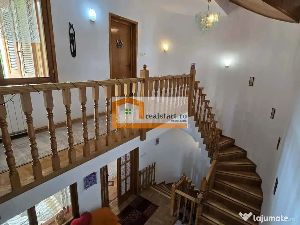 Vedere padure, panouri solare si fotovoltaice, pompa de c... 