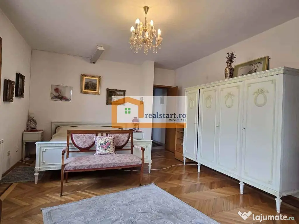 Vedere padure, panouri solare si fotovoltaice, pompa de c... 