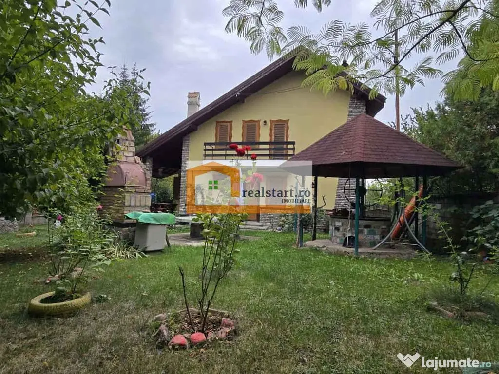 Vedere padure, panouri solare si fotovoltaice, pompa de c... 