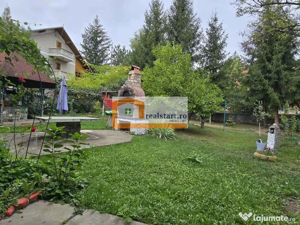 Vedere padure, panouri solare si fotovoltaice, pompa de c... 