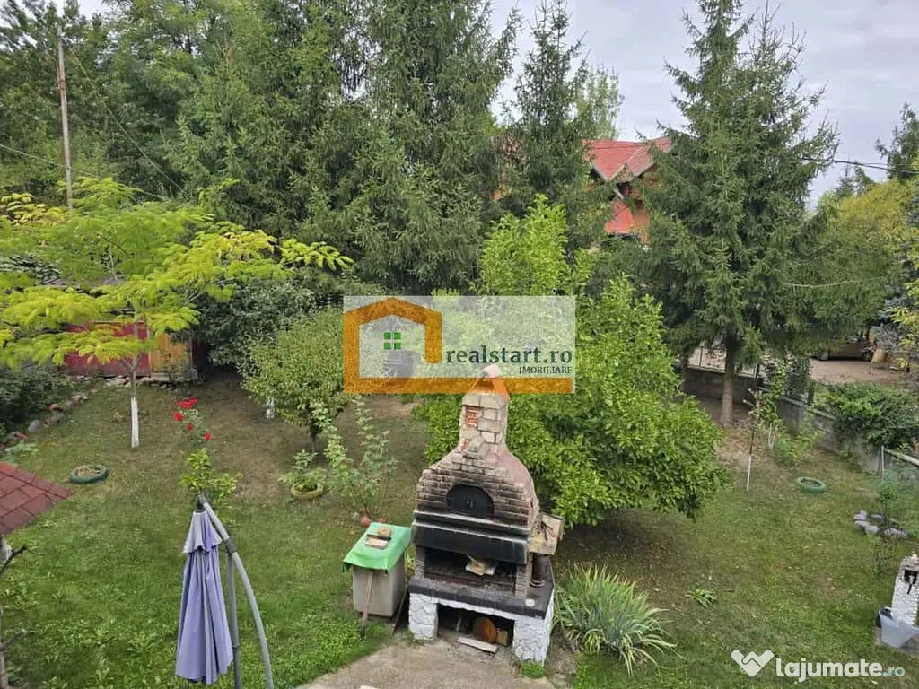 Vedere padure, panouri solare si fotovoltaice, pompa de c... 