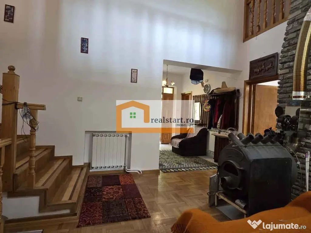 Vedere padure, panouri solare si fotovoltaice, pompa de c... 