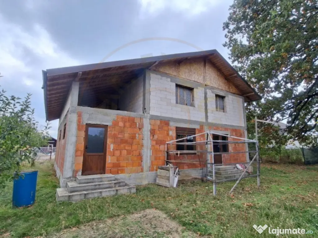 Casă Suseni-Cersani construcție solidă, teren 578 mp 
