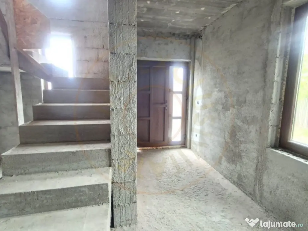 Casă Suseni-Cersani construcție solidă, teren 578 mp 
