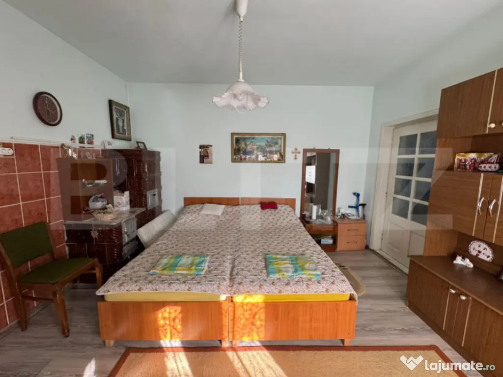 Casa cu 6 camere in Soimus