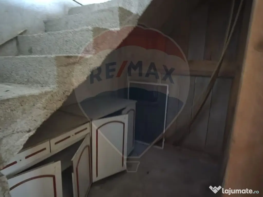 Casă / Vilă cu 5 camere de vânzare în zona Obor 