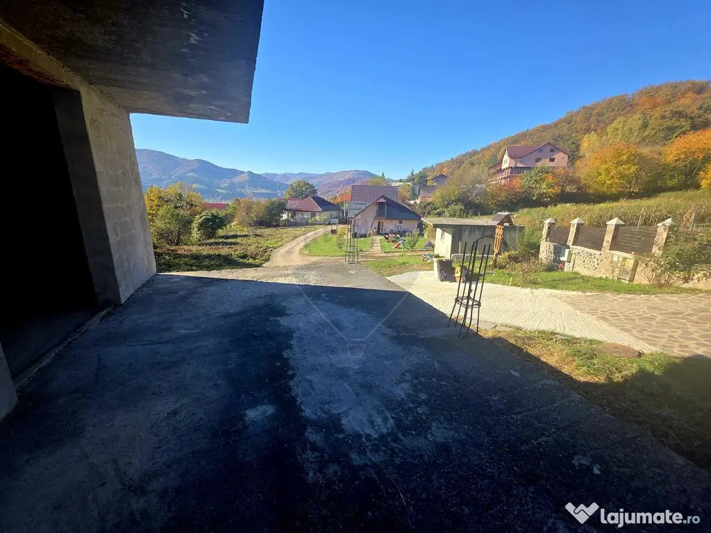 Casă / Vilă cu 5 camere de vânzare 