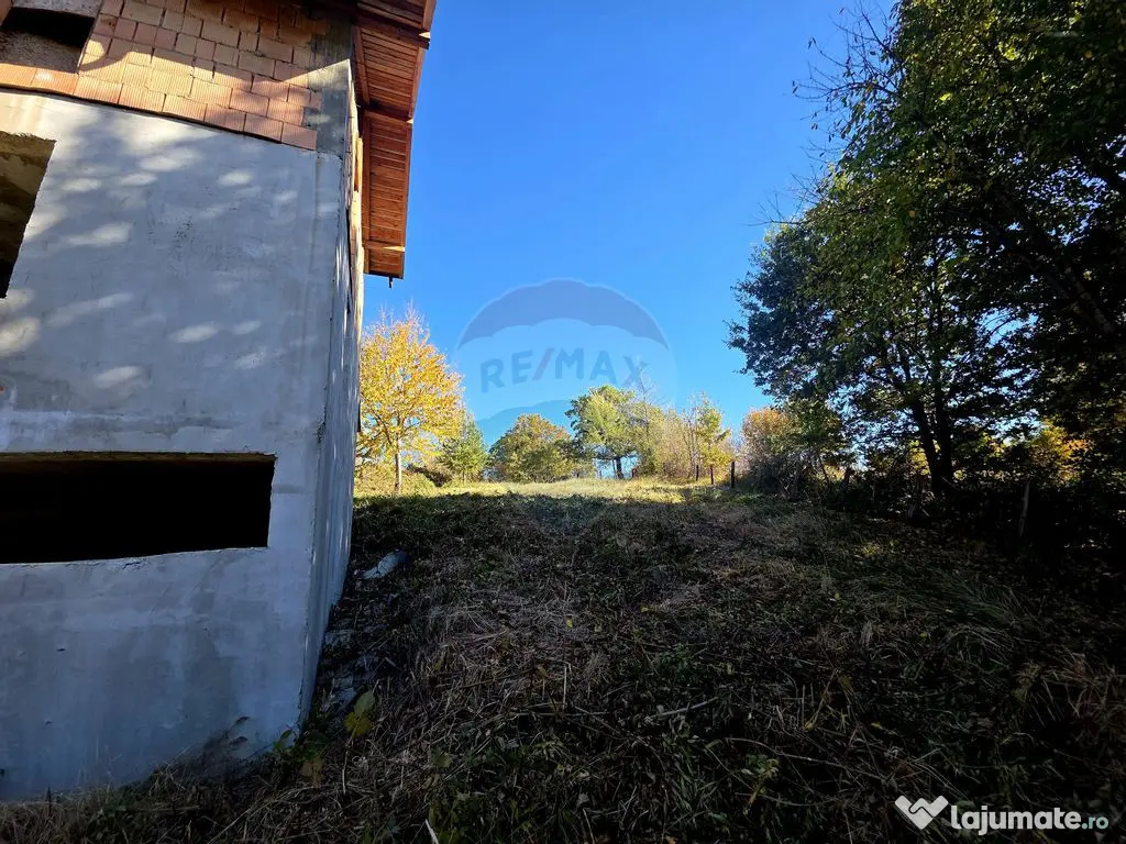 Casă / Vilă cu 5 camere de vânzare 