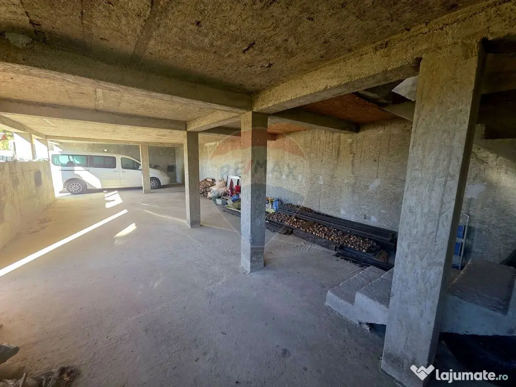 Casă / Vilă cu 5 camere de vânzare 