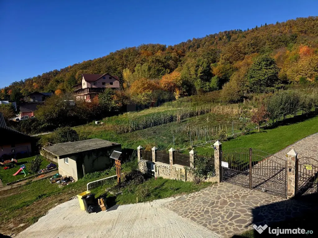 Casă / Vilă cu 5 camere de vânzare 