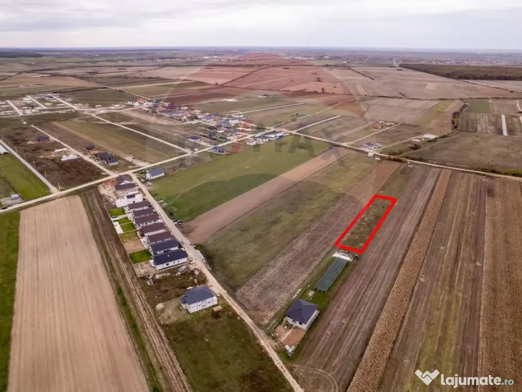 De Vânzare teren intravilan – 1417 mp, Cihei 