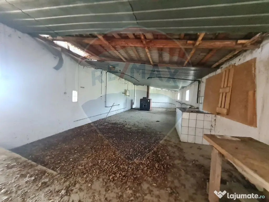 Casă si spatiu comercial cu suprafata de 483 mp