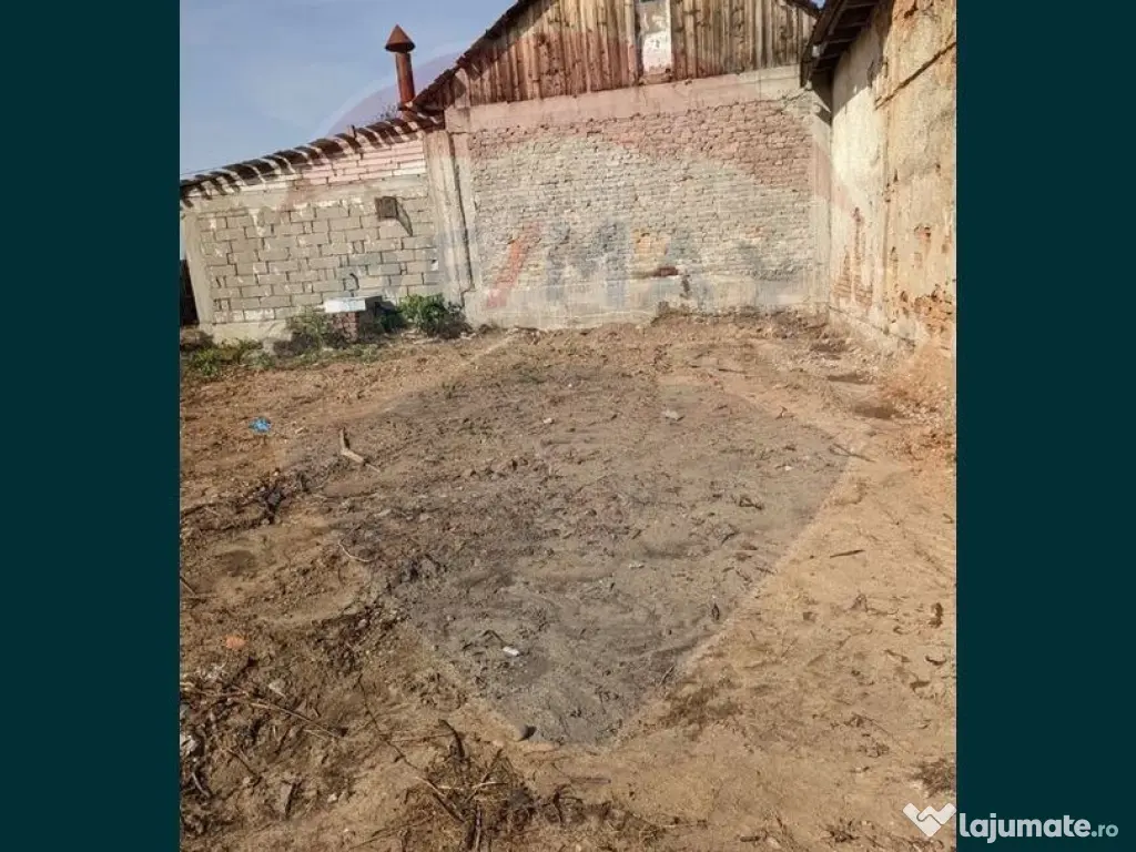 Casă si spatiu comercial cu suprafata de 483 mp