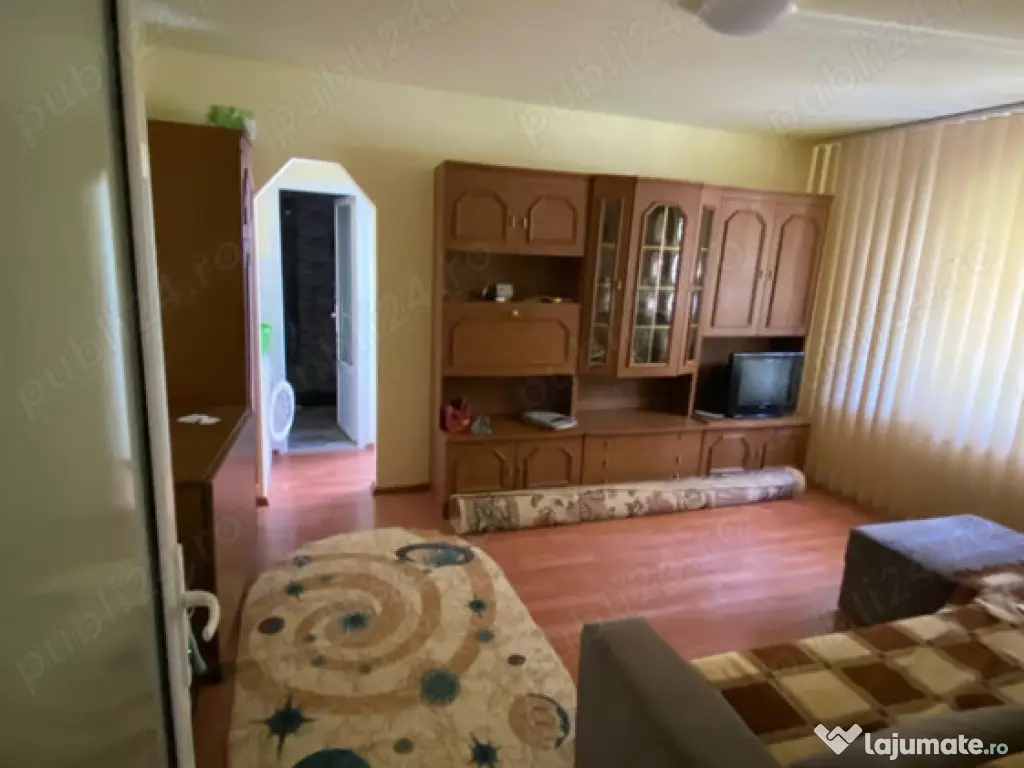 Apartament 2 camere, semidecomandat - zona Centru Civic