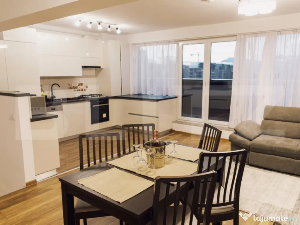 Penthouse de 3 camere, decomandat, 83 mp, 2 băi și terasă