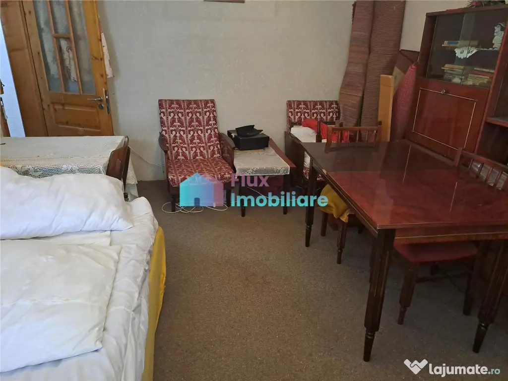 Apartament cu 3 camere etaj 2 Obcini zona Dany Gry 