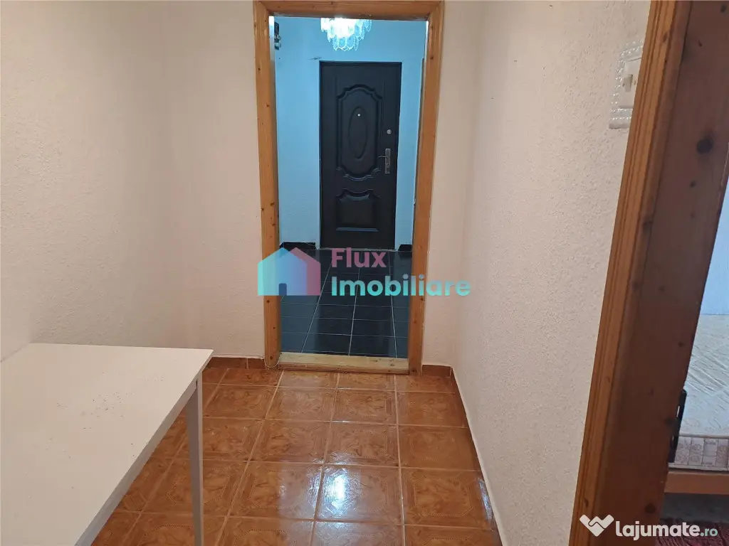 Apartament cu 3 camere etaj 2 Obcini zona Dany Gry 