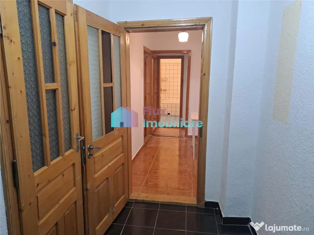 Apartament cu 3 camere etaj 2 Obcini zona Dany Gry 