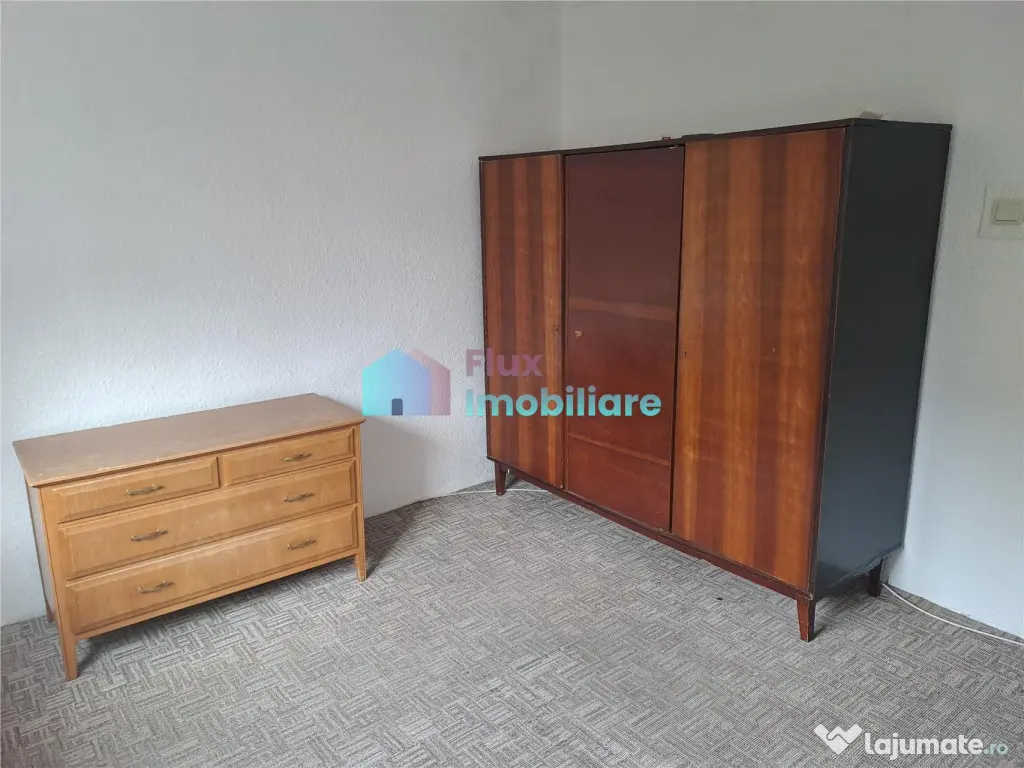 Apartament cu 3 camere etaj 2 Obcini zona Dany Gry 