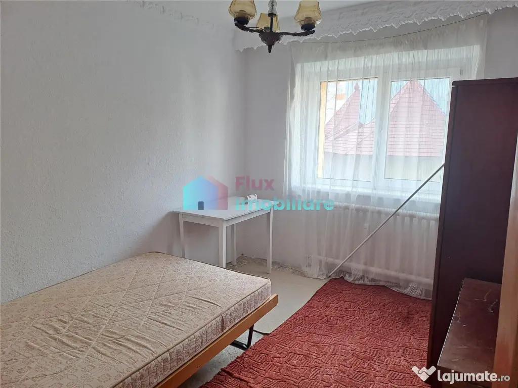 Apartament cu 3 camere etaj 2 Obcini zona Dany Gry 