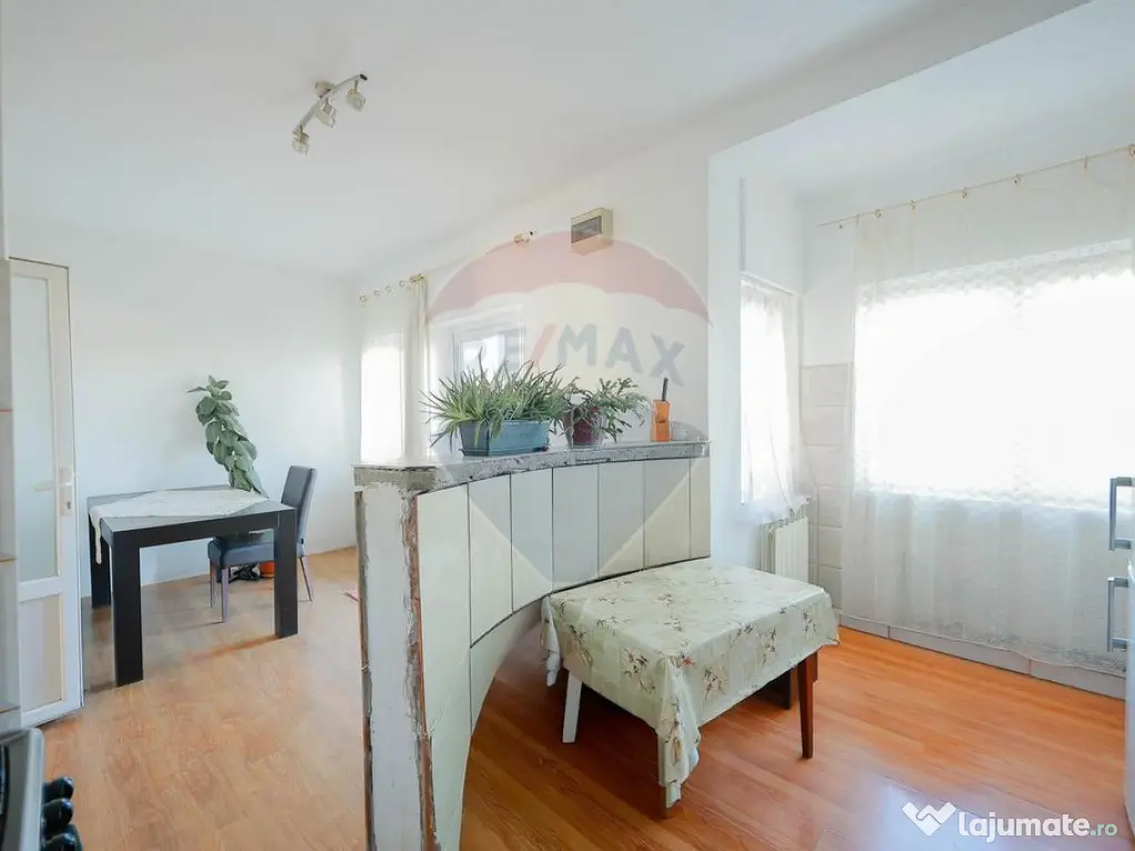 Duplex cu 5 camere și 506 mp teren de vânzare, str. Nuf... 