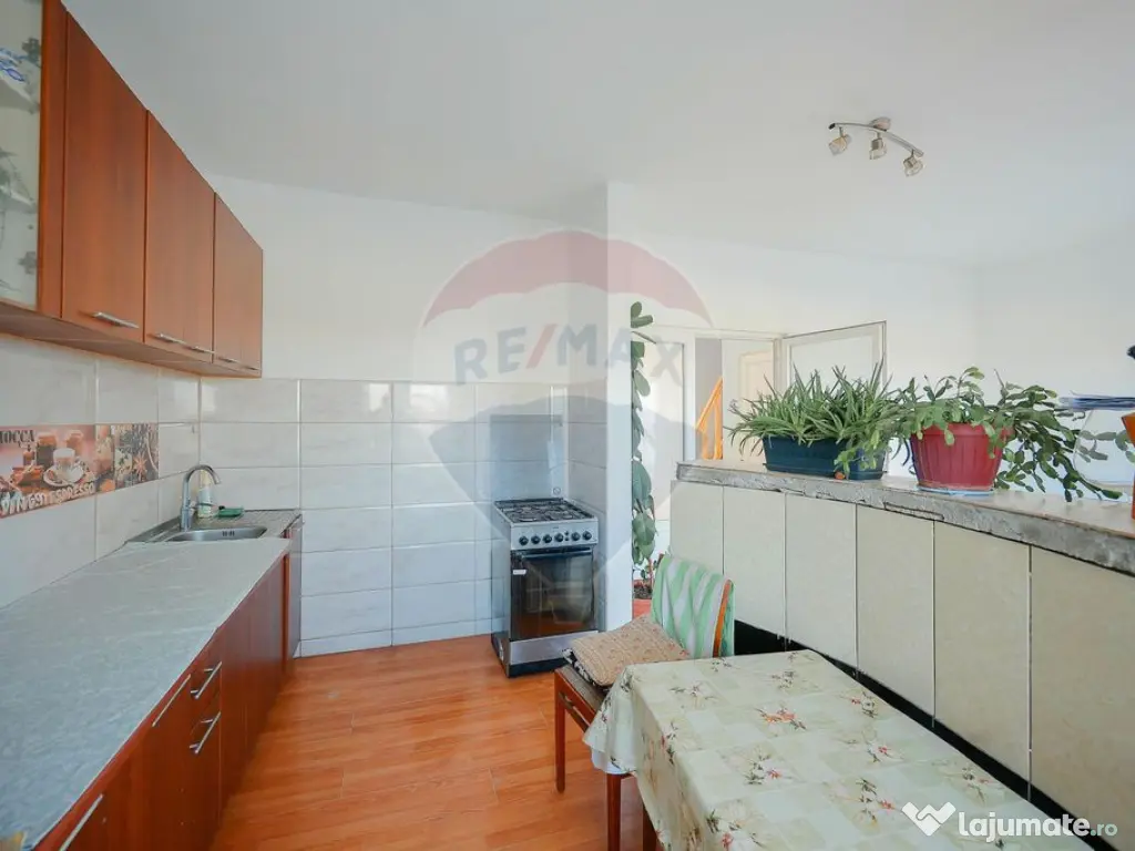 Duplex cu 5 camere și 506 mp teren de vânzare, str. Nuf... 
