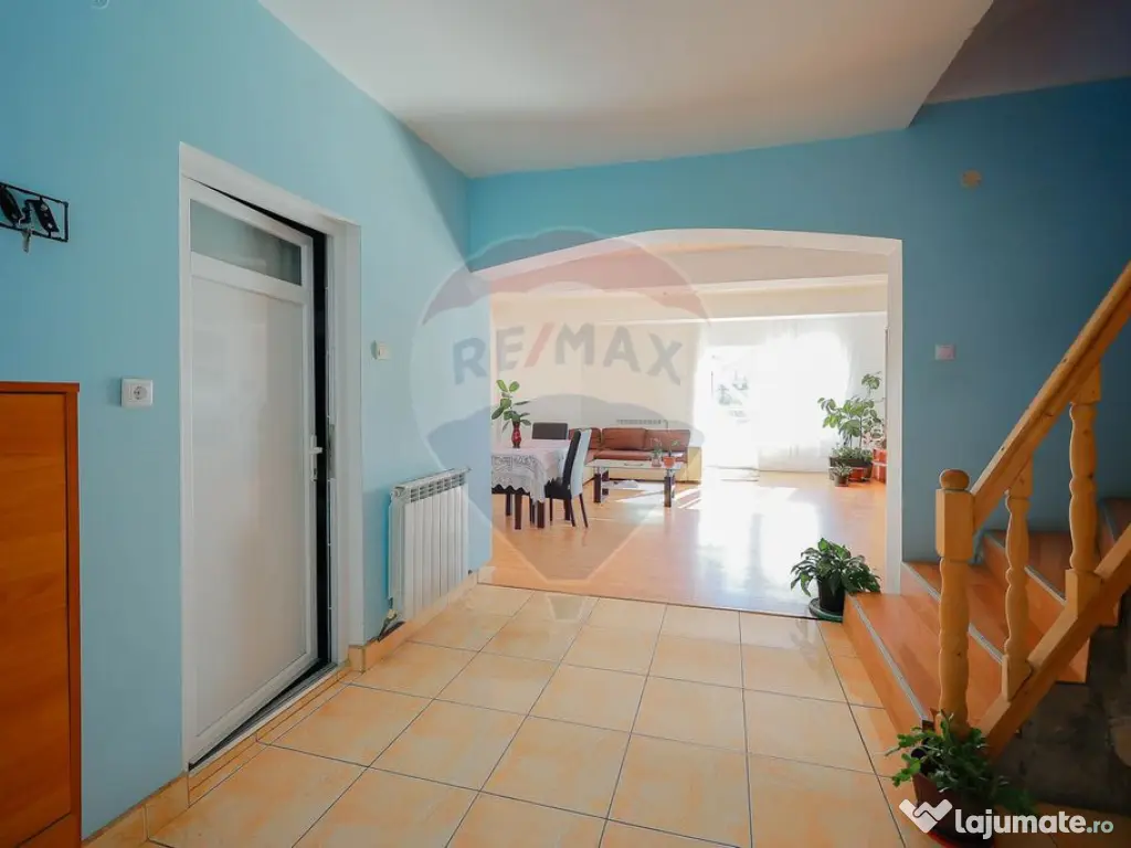 Duplex cu 5 camere și 506 mp teren de vânzare, str. Nuf... 