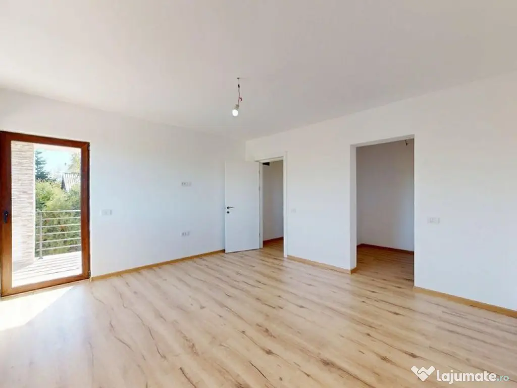 Casa Duplex cu 3 dorm.+ Dressing + Panouri Solare! Cu 2 i... 