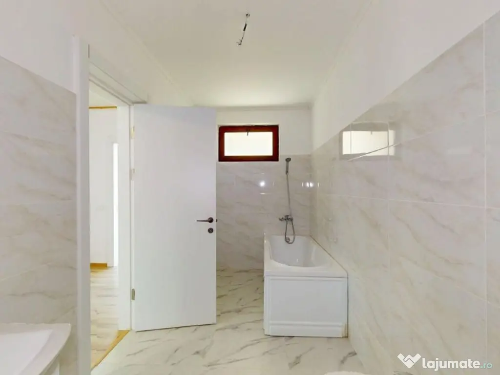 Casa Duplex cu 3 dorm.+ Dressing + Panouri Solare! Cu 2 i... 