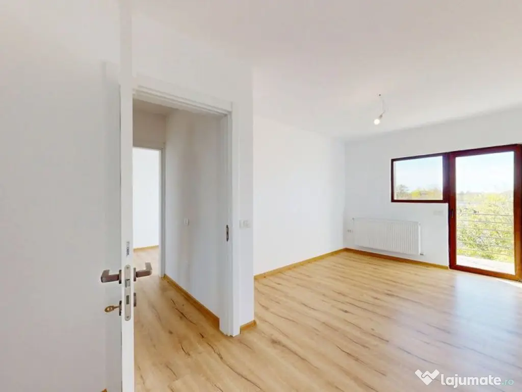 Casa Duplex cu 3 dorm.+ Dressing + Panouri Solare! Cu 2 i... 