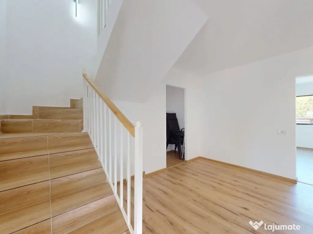 Casa Duplex cu 3 dorm.+ Dressing + Panouri Solare! Cu 2 i...