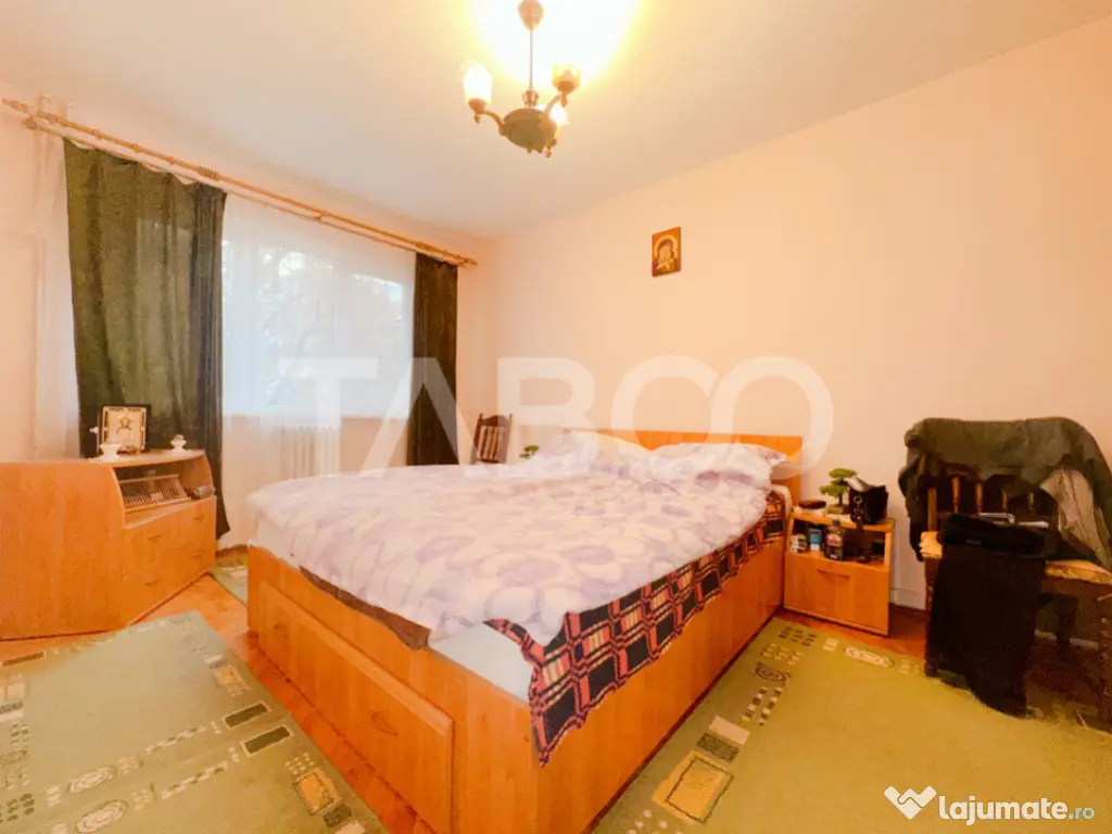 De vanzare apartament cu 4 camere decomandate cartierul Mana