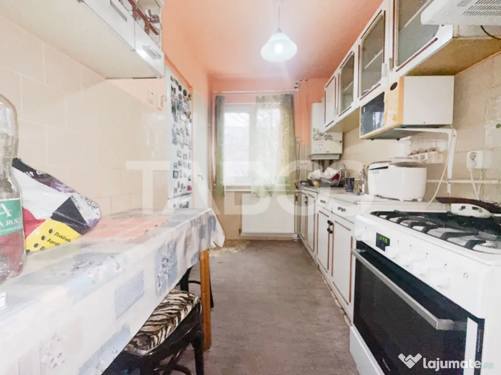 De vanzare apartament cu 4 camere decomandate cartierul Mana