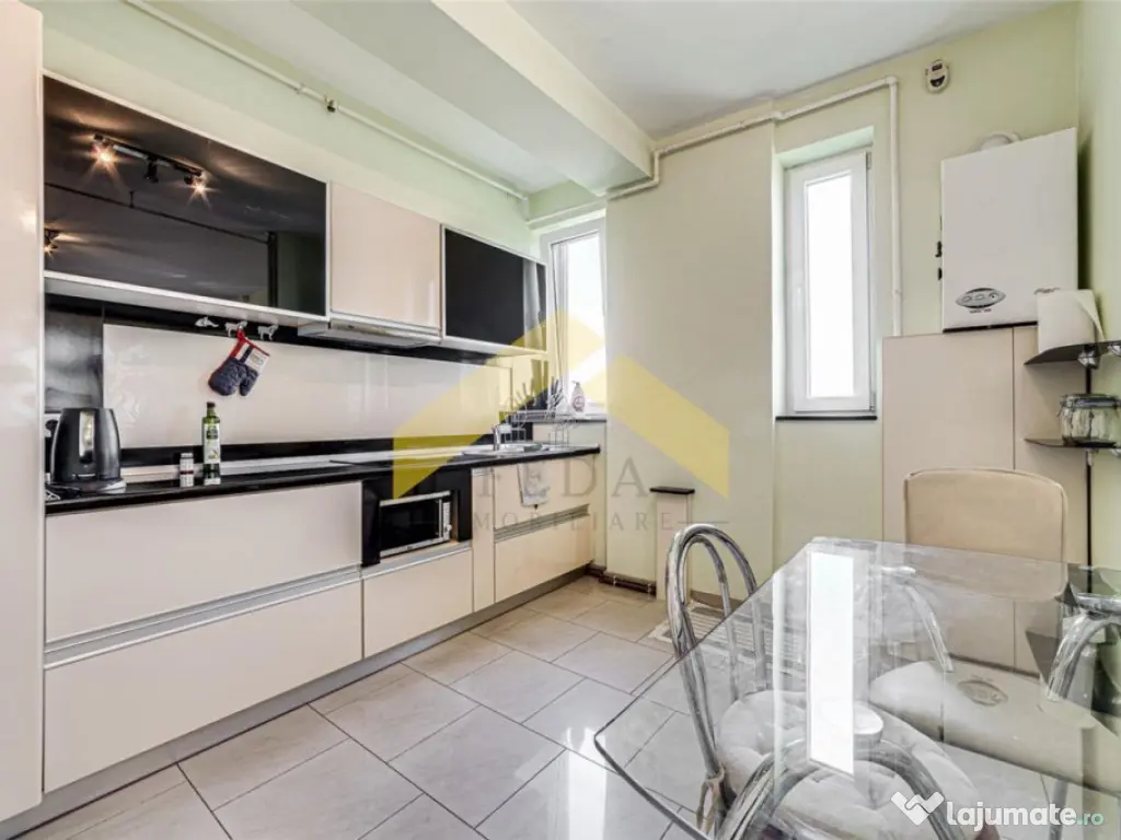 Apartament de ansamblul Bermo, zona Banu Maracine