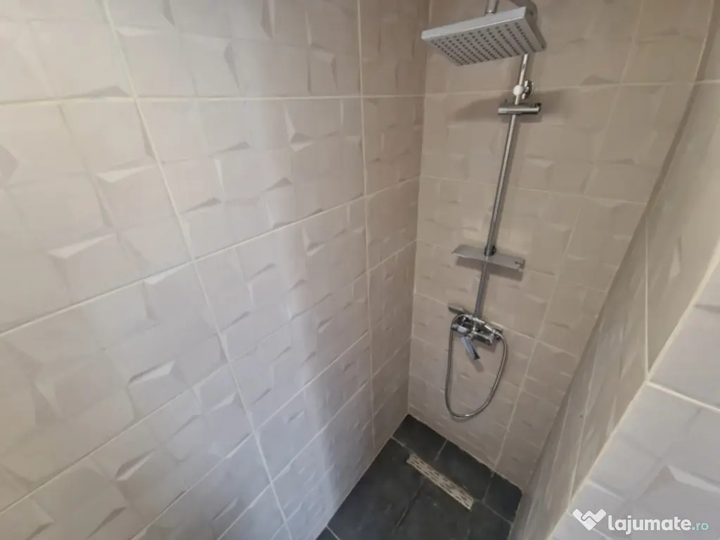 Casa individuala 3 camere foisor acoperit curte km 4