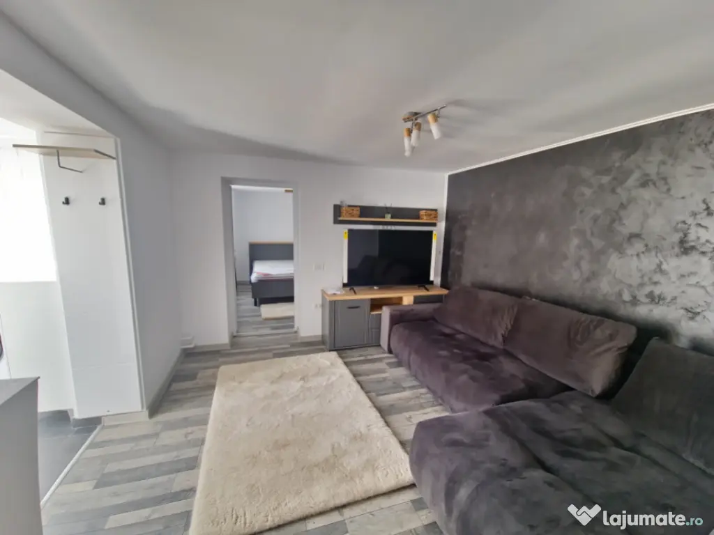 Casa individuala 3 camere foisor acoperit curte km 4