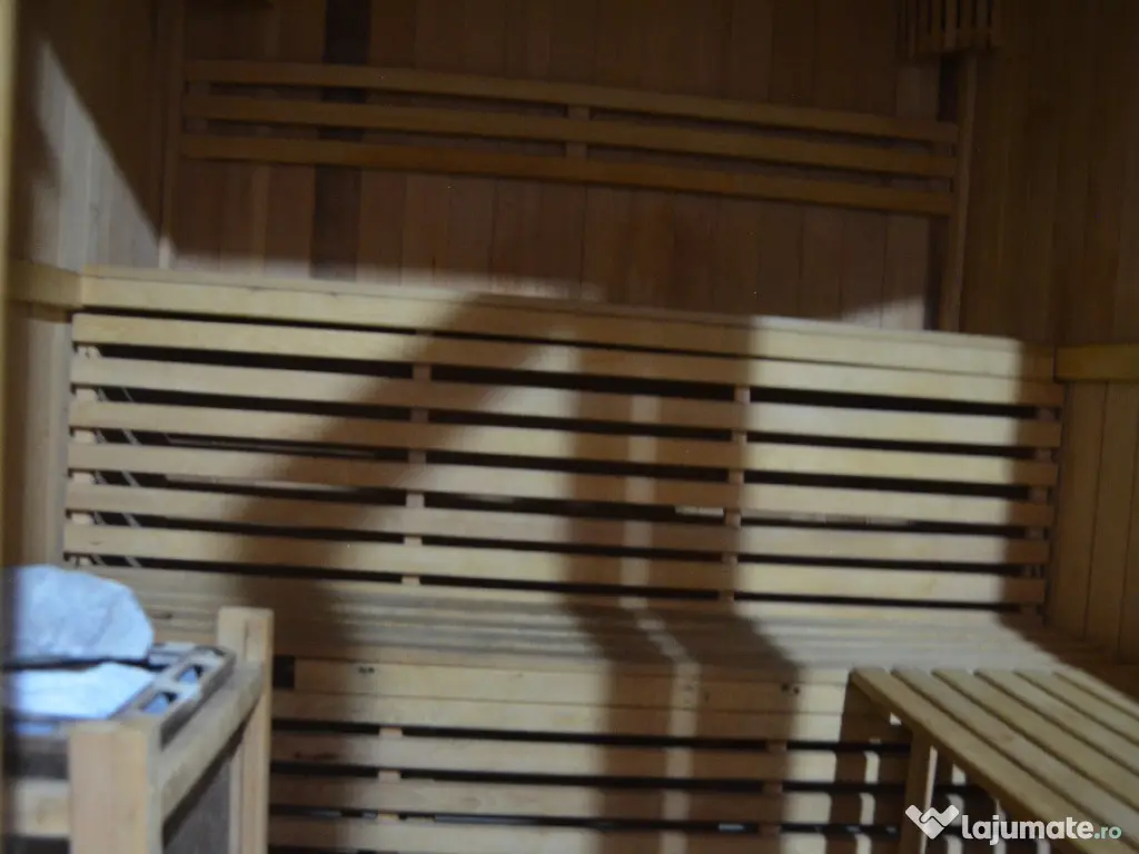 Sinaia-De vanzare pensiune cu 18 camere functionala 