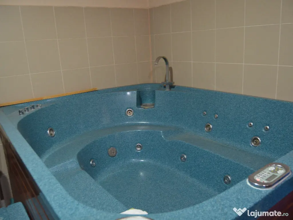 Sinaia-De vanzare pensiune cu 18 camere functionala 