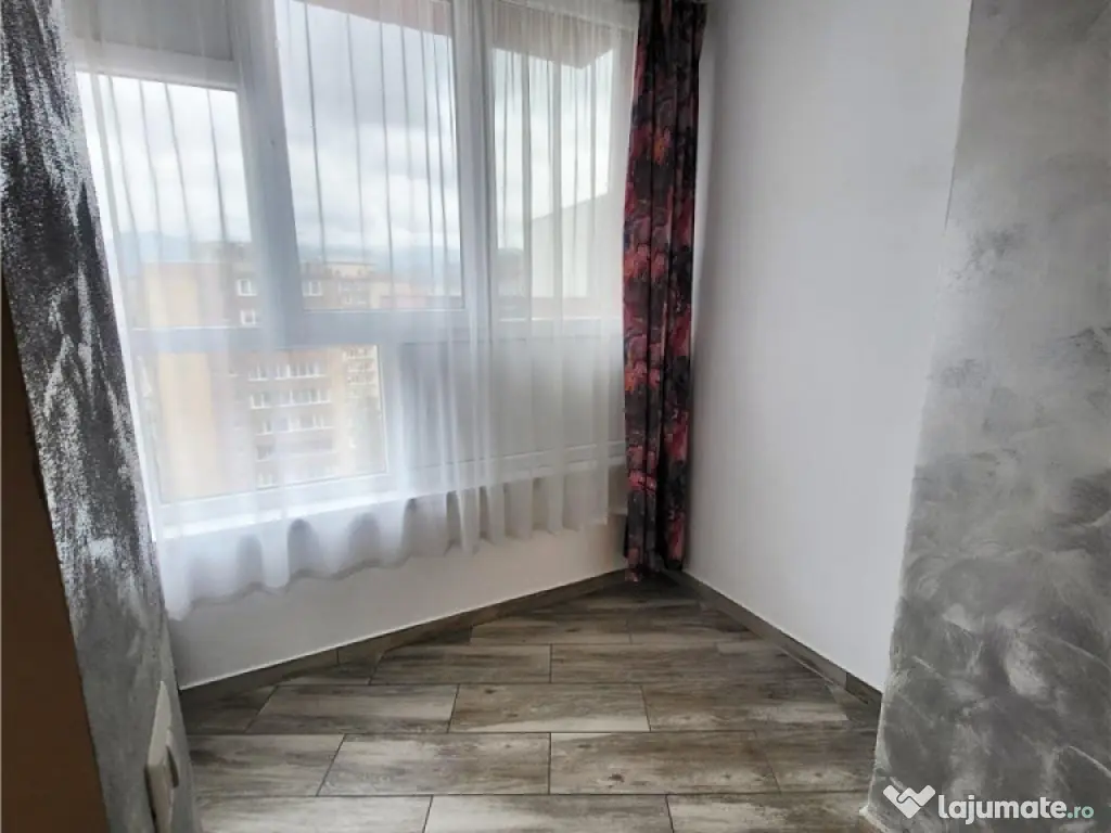 Apartament 3 camere,decomandat,renovat, suprafata generoasa, 