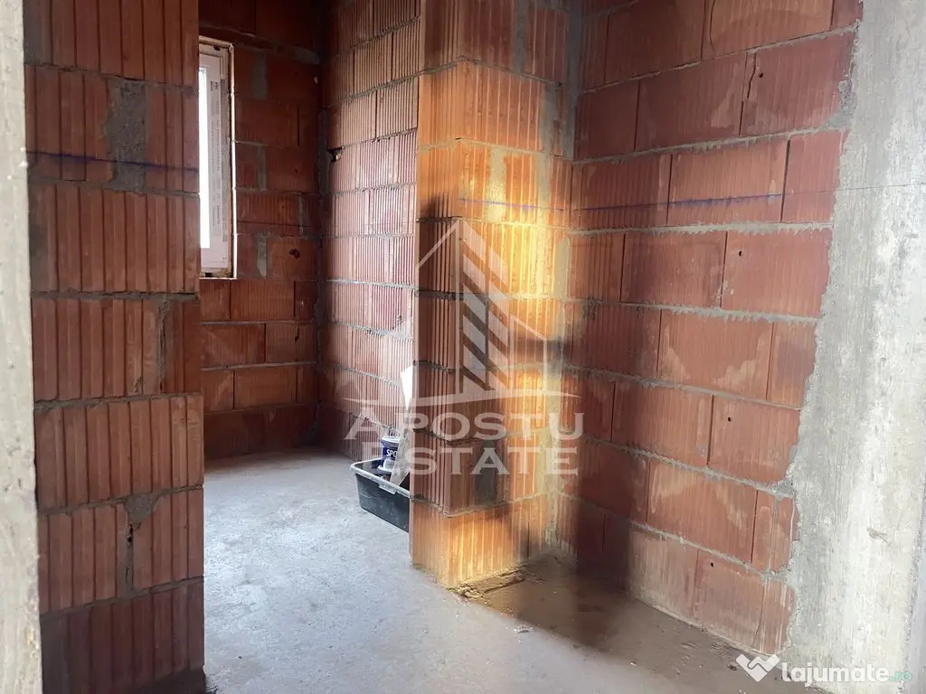 Casa individuala la rosu, teren 700mp, Giarmata 