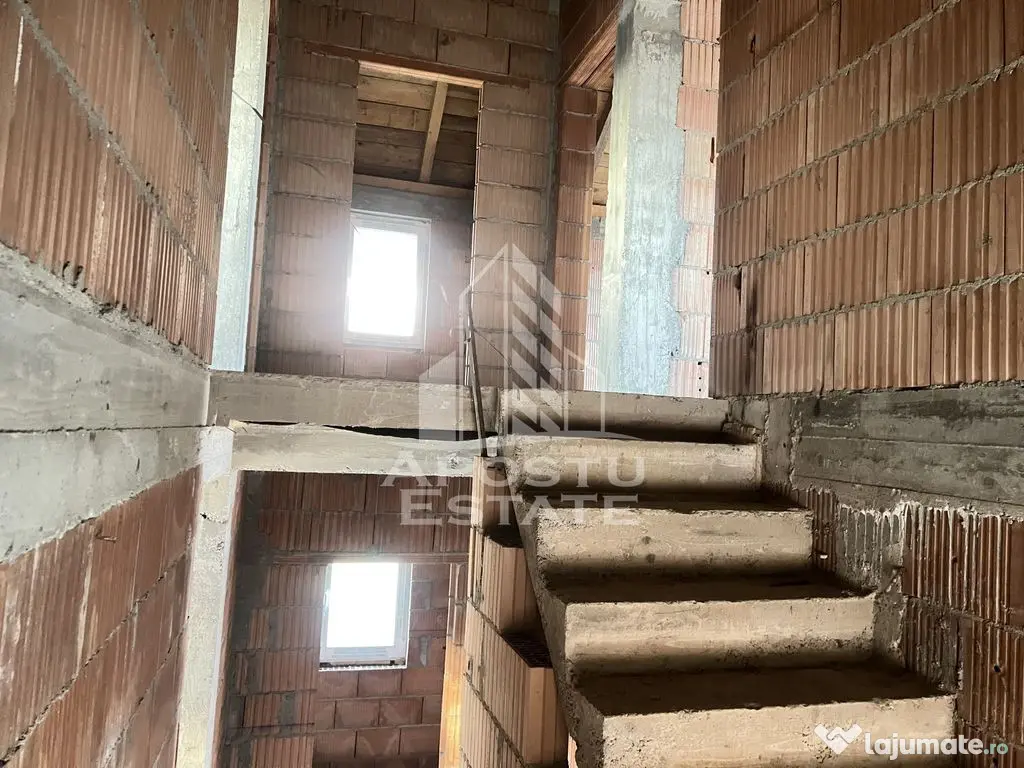 Casa individuala la rosu, teren 700mp, Giarmata 