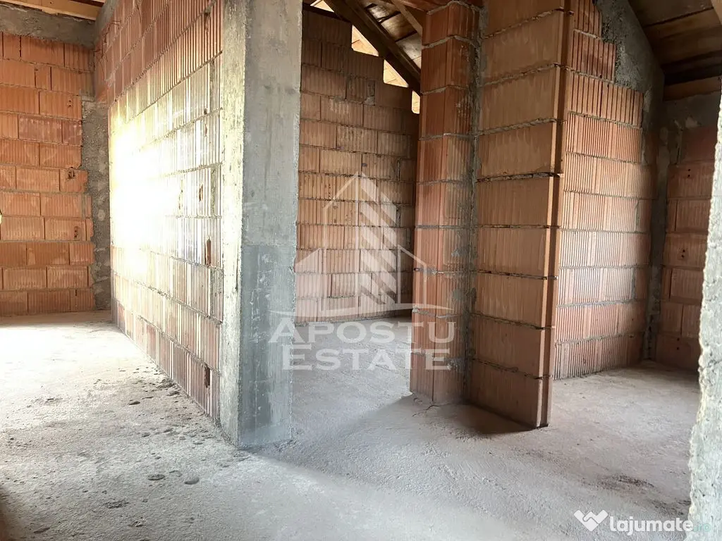 Casa individuala la rosu, teren 700mp, Giarmata 